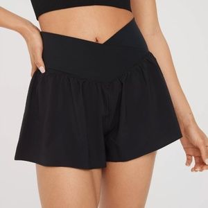 BRAND NEW AERIE CROSSOVER SHORTS